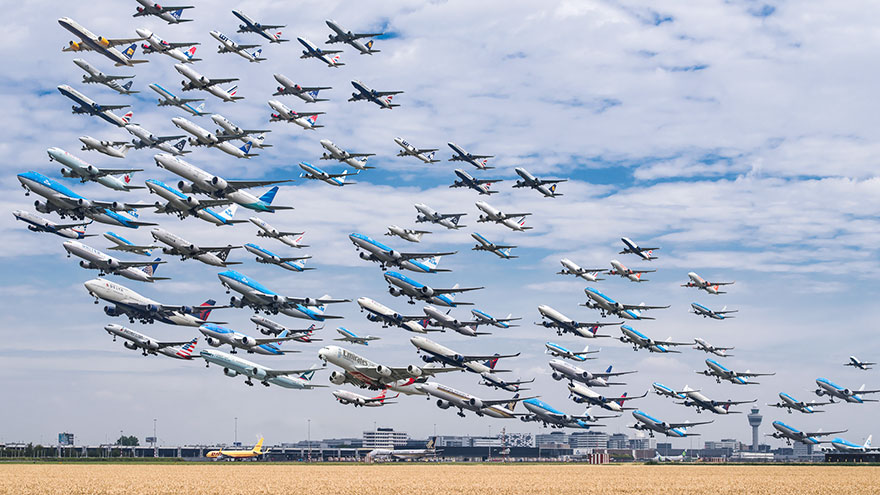 Portrete aeriene: Uimitorul zbor simultan al unor zeci de avioane - Poza 12
