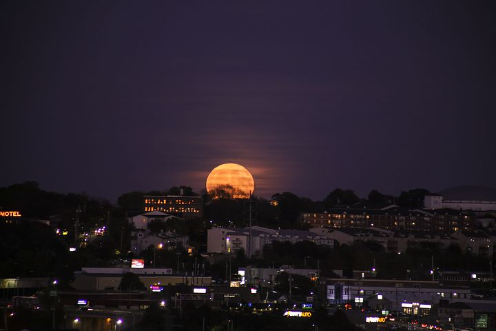 Cele mai frumoase ipostaze ale lunii, in poze superbe - Poza 9