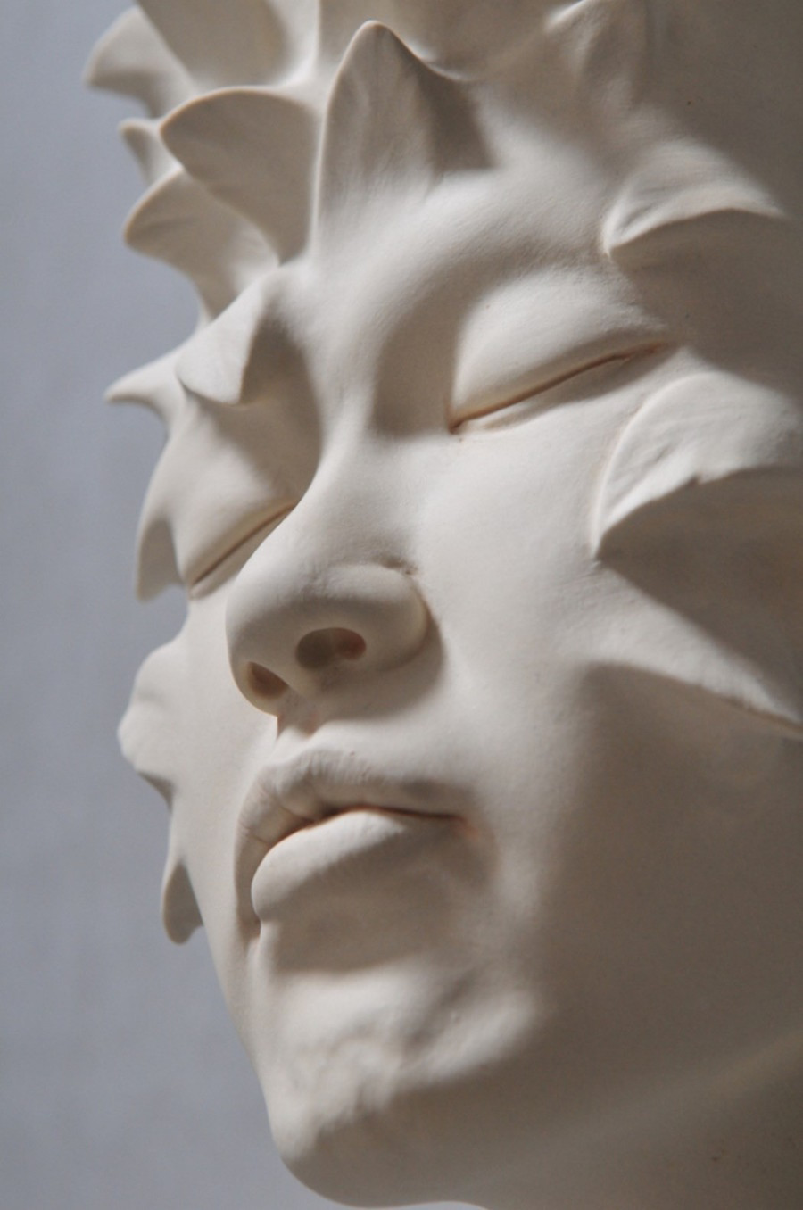Minti deschise: Sculpturi suprarealiste din portelan - Poza 14