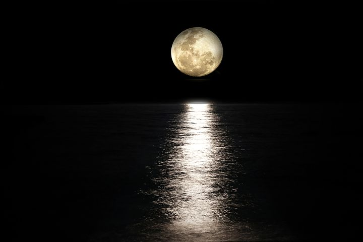 Cele mai frumoase ipostaze ale lunii, in poze superbe - Poza 6
