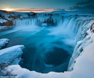 Fotografii incredibile cu Cascada Godafoss, Islanda