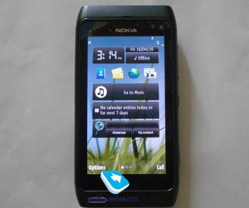 Nokia N8, pe gaura cheii