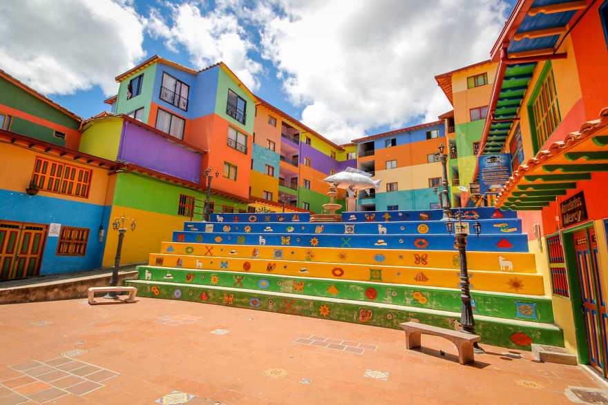 Un deliciu vizual: Cel mai colorat oras din lume - Poza 7