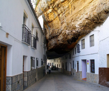 Orasul din stanca: Setenil de las Bodegas, Spania
