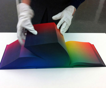 Atlasul culorilor RGB, de Tauba Auerbach