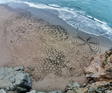 Noi picturi pe nisip de Andres Amador