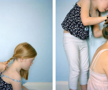 Emotionant: Mama si fiica cu sindromul Down se fotografiaza una pe alt