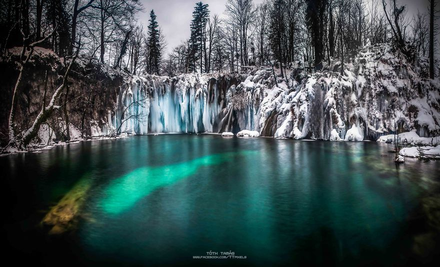 Splendoarea cascadelor inghetate din Croatia - Poza 6