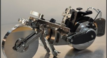 Sculpturi din hard disk-uri