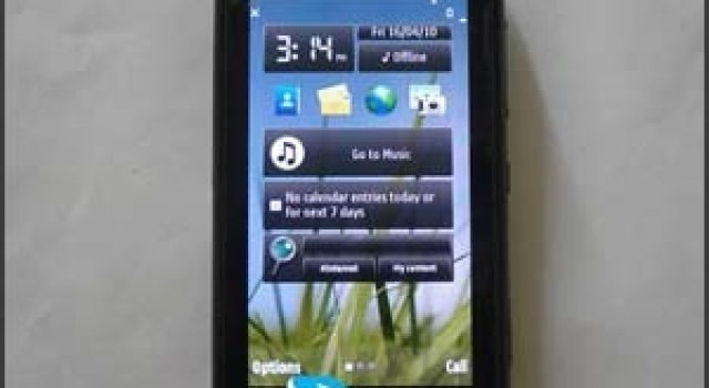 Nokia N8, pe gaura cheii