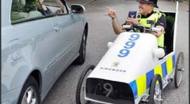 Masina de politie cu pedale