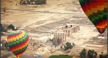 Cu balonul deasupra Egiptului