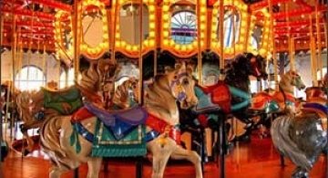 Fotografiile unui carusel plin de culoare