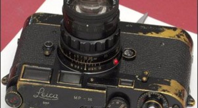 Aparat foto vandut cu 104.000 $