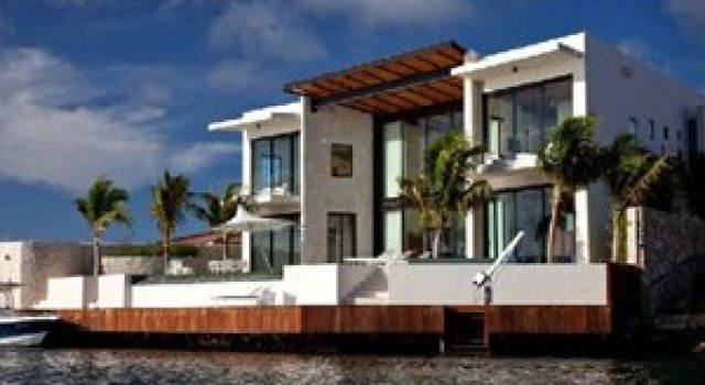 Casa Bonaire pluteste prin Caraibe