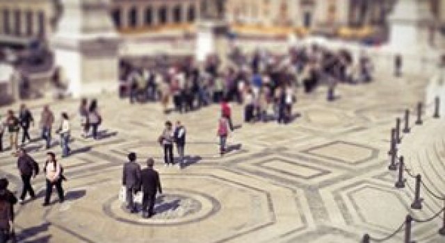 Lumea cea mare e de fapt mica - Tilt & Shift