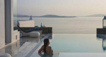 Pretentii? Mykonos Grand Hotel!