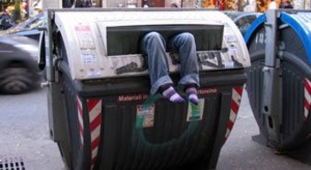 Soc si groaza la Roma: Sculpturi vii de Mark Jenkins
