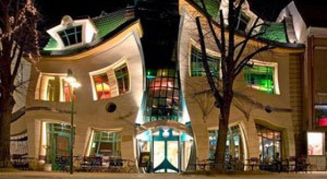 Mall-ul din Casa Stramba, in Polonia