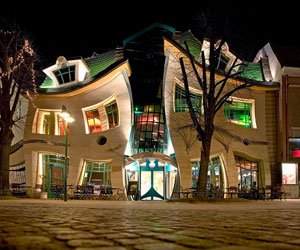 Mall-ul din Casa Stramba, in Polonia