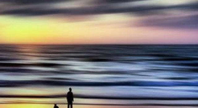 Peisaje abstracte cu siluete, de Josh Adamski