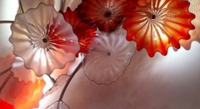 Magia luminii, reflectata in florile lui Dale Chihuly