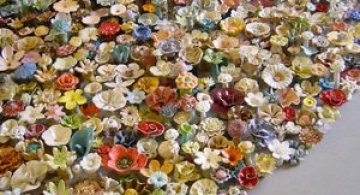 Covor de 4.000 de flori de ceramica, in Norvegia