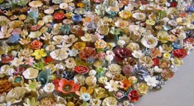Covor de 4.000 de flori de ceramica, in Norvegia