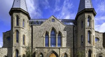 Duplexul din capela, in Notting Hill, Londra