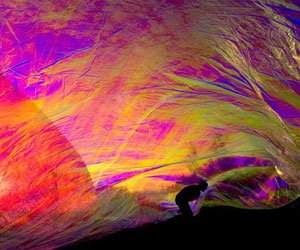 Tomas Saraceno simte respiratia poetica a cosmosului