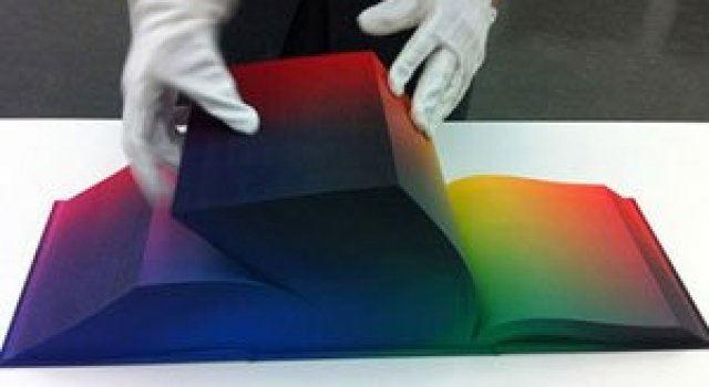 Atlasul culorilor RGB, de Tauba Auerbach