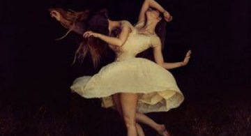 Balerine de vis si de cosmar, de Brooke Shaden