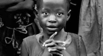 Povestea orfanilor dansatori din Uganda, spusa de Doug Menuez
