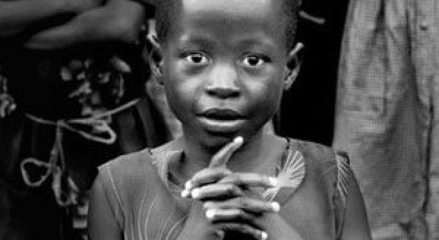 Povestea orfanilor dansatori din Uganda, spusa de Doug Menuez
