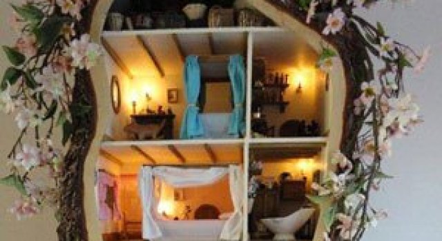 Casa-miniatura in copac, de Maddie Brindley