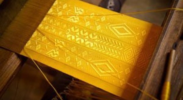 Matase de aur fabricata de paianjeni
