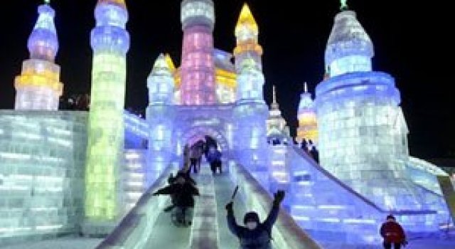 Festivalul de gheata si culoare din China