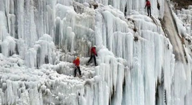 12 imagini incredibile cu cascade inghetate