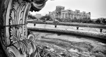 Bucuresti alb-negru, la 8 mm