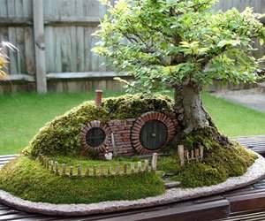 Bonsai cu hobbiti, inspirat de JRR Tolkien