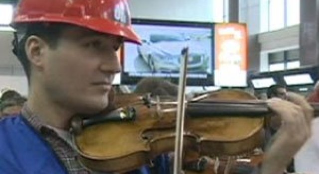 Video: Orchestra Bucuresti in flashmob la Otopeni