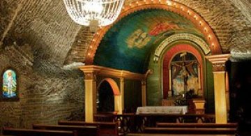 6 cladiri construite integral din sare