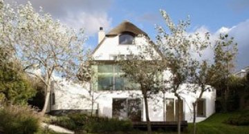 Casuta olandeza cu priveliste la mare