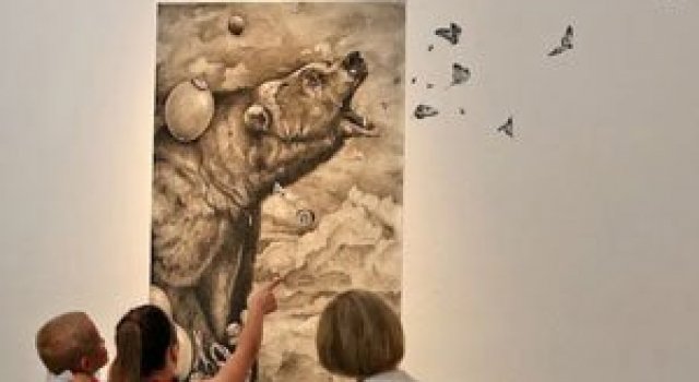 Animale desenate pe pereti de Adonna Khare