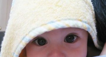 10 bebelusi adorabili in fotografii