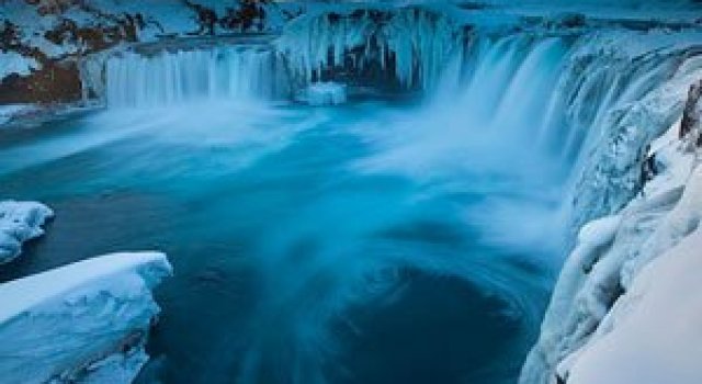 Fotografii incredibile cu Cascada Godafoss, Islanda