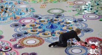 Modele multicolore, sclipitoare, de Suzan Drummen