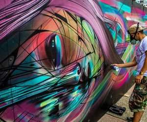 Portret multicolor in graffiti, de Hopare