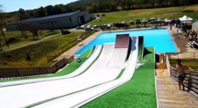 Slip N Slide: De pe tobogan direct in piscina