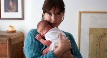 Emotie in portrete de mame cu bebelusi de o zi